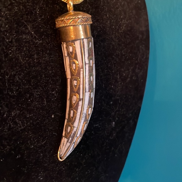 Tribal claw horn inlay necklace - Picture 2 of 4